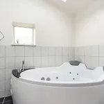 7 Person In Struer-by Traum